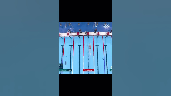 A 10-second lead! Katie Ledecky is unstoppable. 🥇