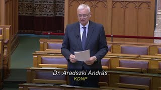 Aradszki András interpellációja és Zsigó Róbert válasza