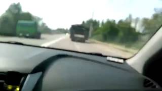 Падение танка и перевозившего его тягача с моста снял дончанин на видерегистратор в Крыму 10 07 2015