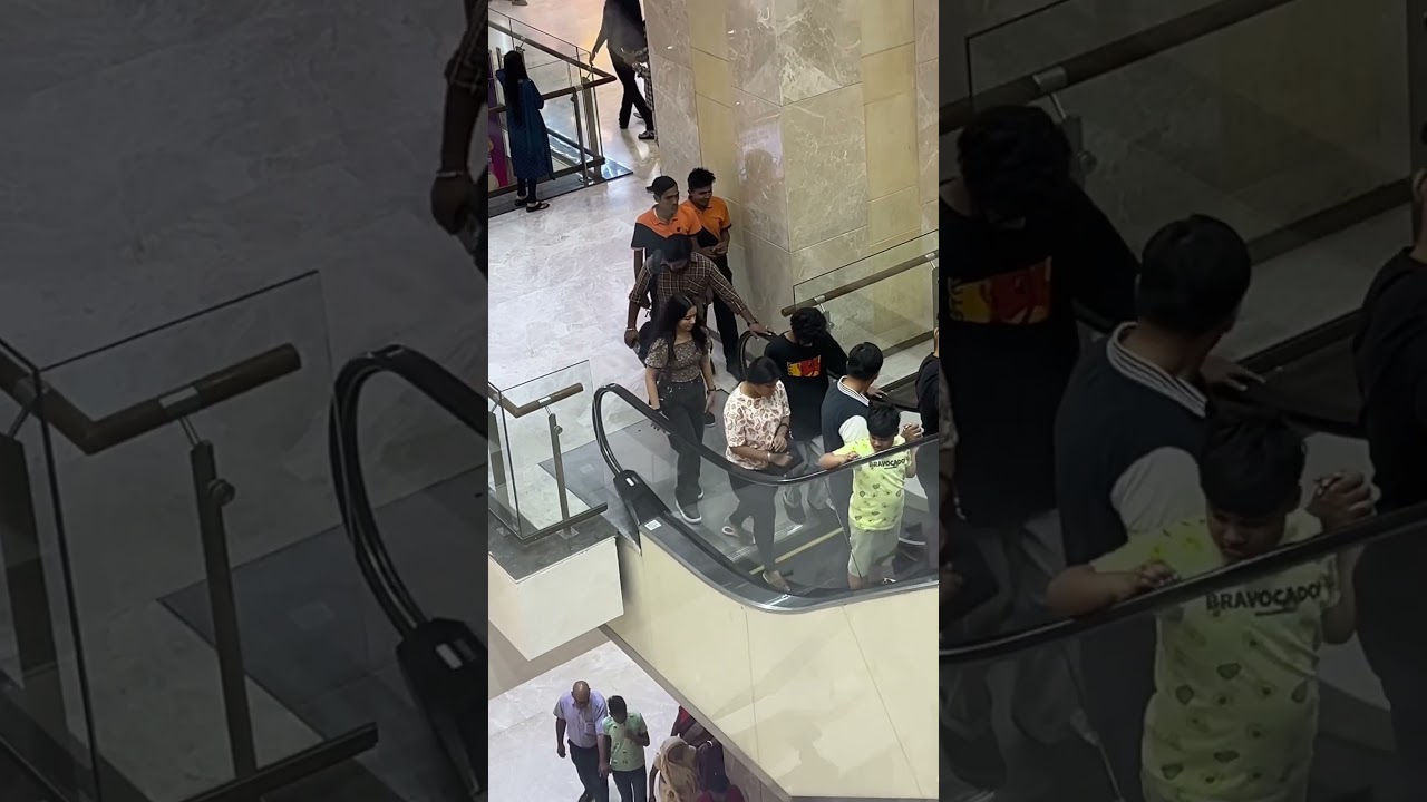Humanity test || Wait for end 🥲|| #shorts #blindprank #escalatorprankinindia