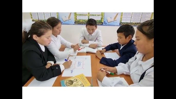 Музыкалық порно видеоларды көрсету Семіз әйелдердің табанын жалап