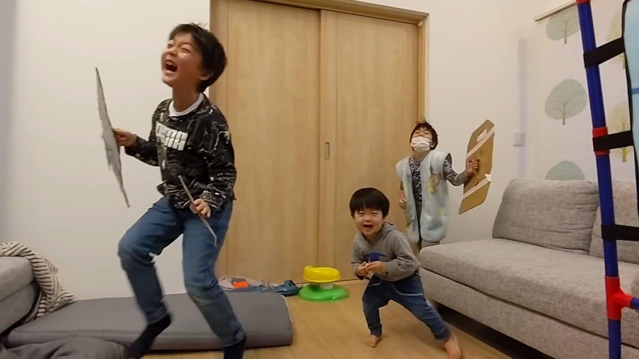 最初は楽しかったけど泣いたりわめいたり長くて疲れた段ボール武器での戦い　＃1378　ひなごんおいちゃんどんちゃん三兄弟vlog