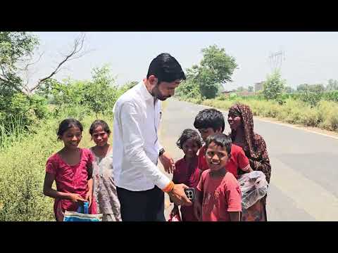पैरों में चंपल नहीं थी तो विवेक यादव ने थोड़ी सी सहायता की