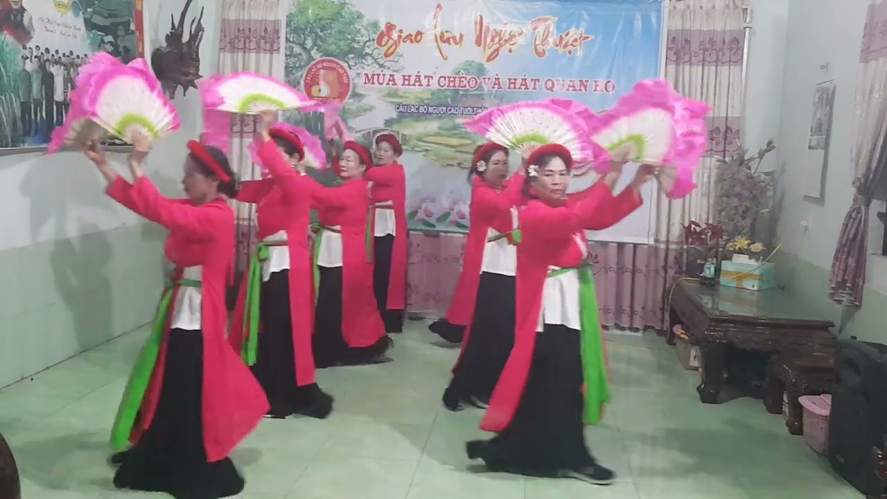 Người già ơn Đảng. CLB múa hát dân ca người cao tuổi thôn 2 Eapil, Đắk Lắk mừng xuân 2023