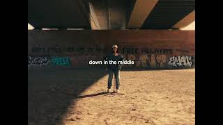 SOFYKA - In the middle (Official Lyric Video)