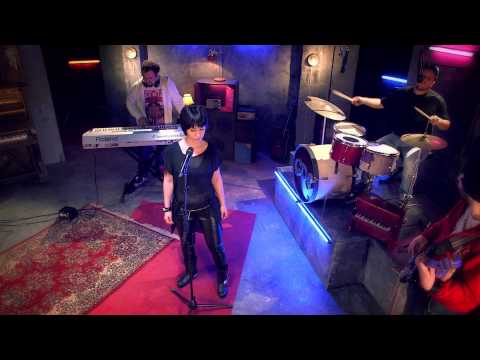 მეგი და ბენდი - მეტირება ოთახში