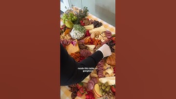 Set up a 40 person charcuterie board with me! 🫶🏼🙌🏼 #charcuterieboard #cheeseboard #costco