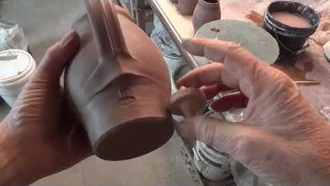 Handling and finishing pitchers, thoughts on process ! - March 12 with Simon Leach