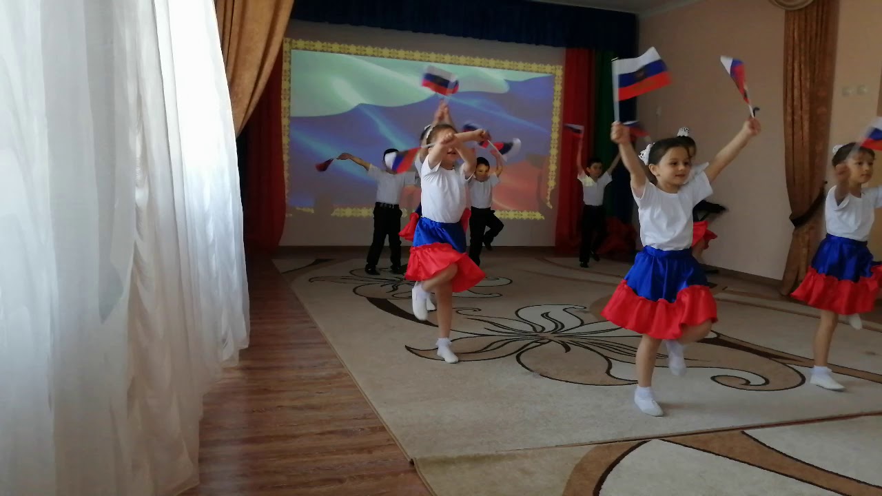 Танец с флажками