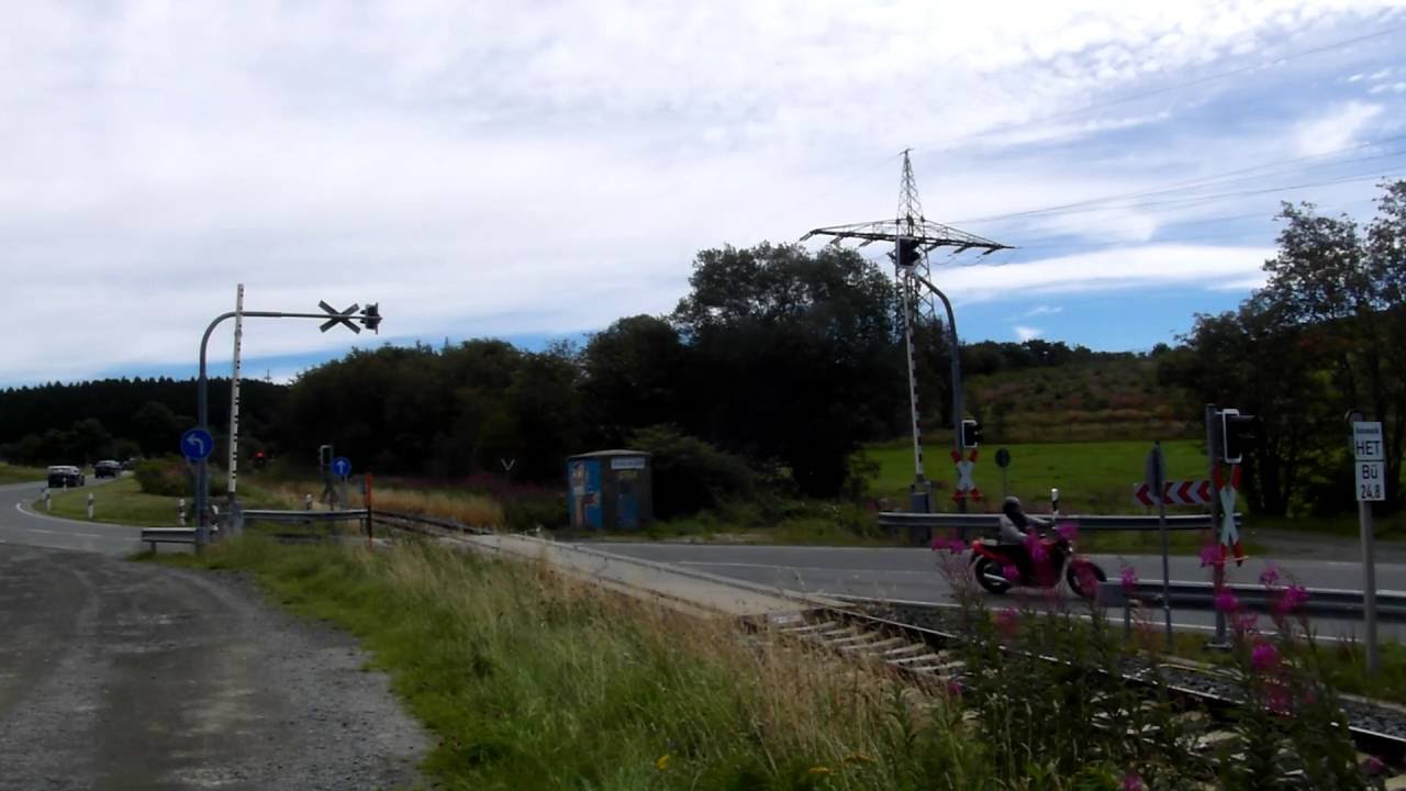 Bahnübergang Winterberg L 740 mit Baureihe 628 - Doppel