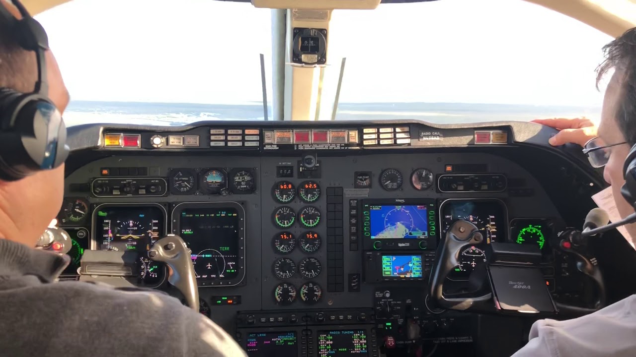 Beechjet 400A Landing Ocean Reef 07FA