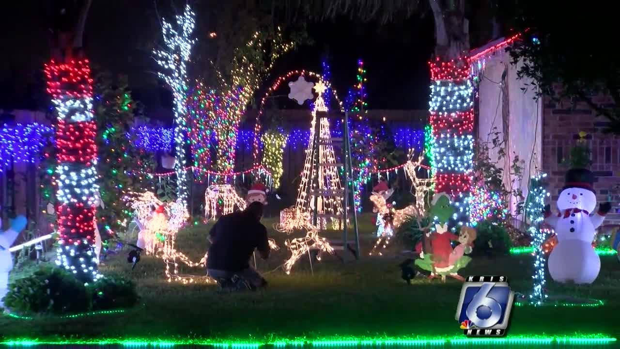 Christmas light display on Prescott and Karen St.
