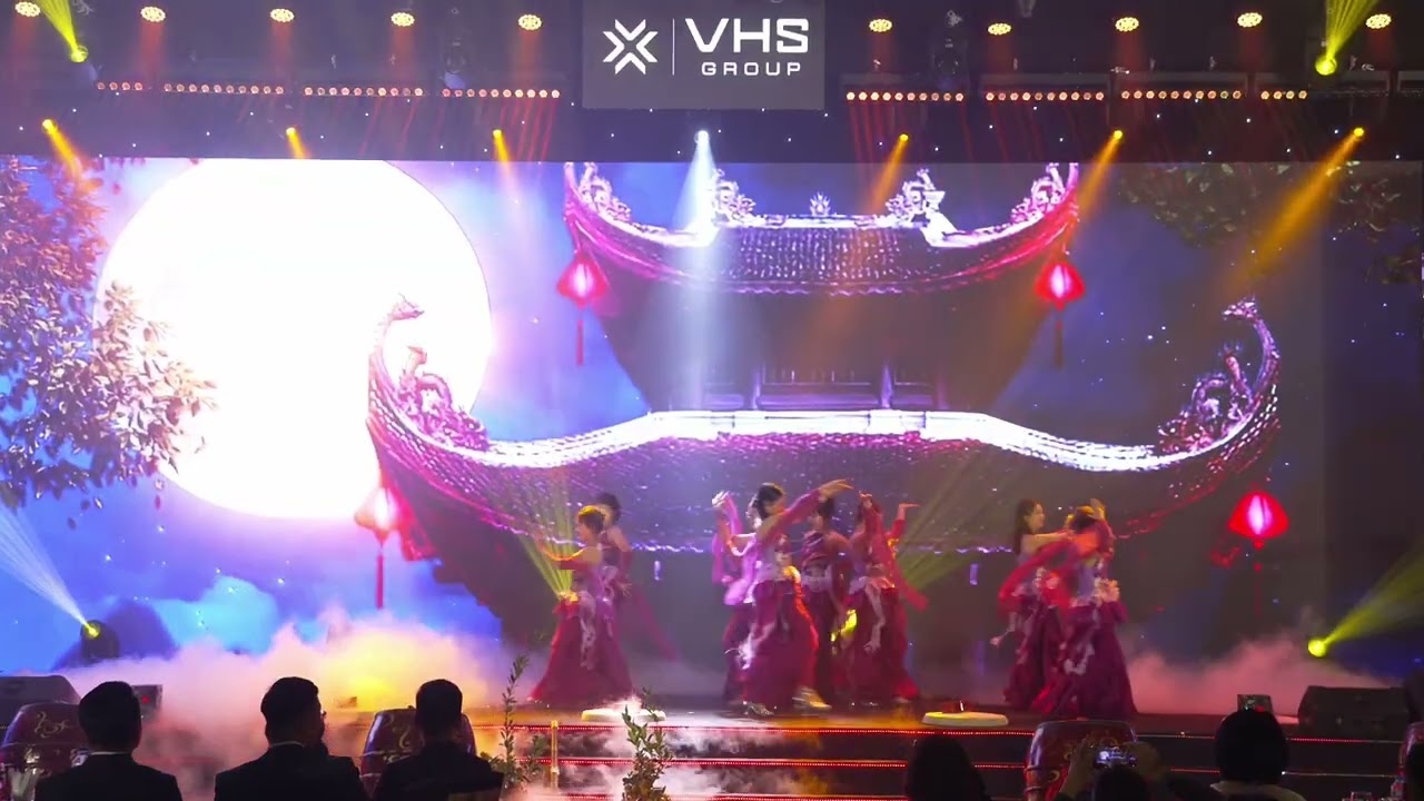 Year end Party cùng Khối 2 - VHS góp mặt của Lê Phương 