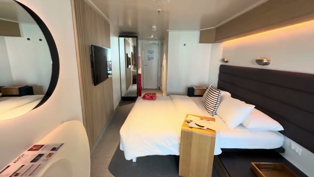 Virgin Voyages Resilient Lady rm 14142A