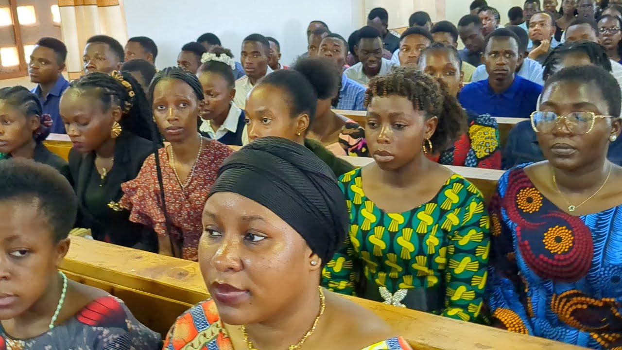 TAFAKARI  YA DOMINIKA YA 4 YA PASAKA. YOHANA 10:11