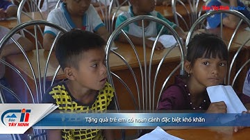 Tặng quà trẻ em có hoàn cảnh đặc biệt khó khăn