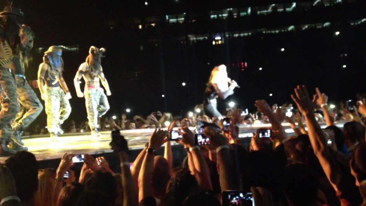 Madonna - papa don't preach - Live in konstantinoupolis- MDNA Tour ...
