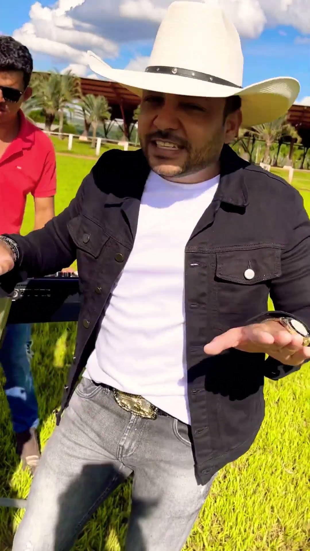 O beijo daquele cara leãozinho do forró quem gostar comenta #boanoiteee #estourado