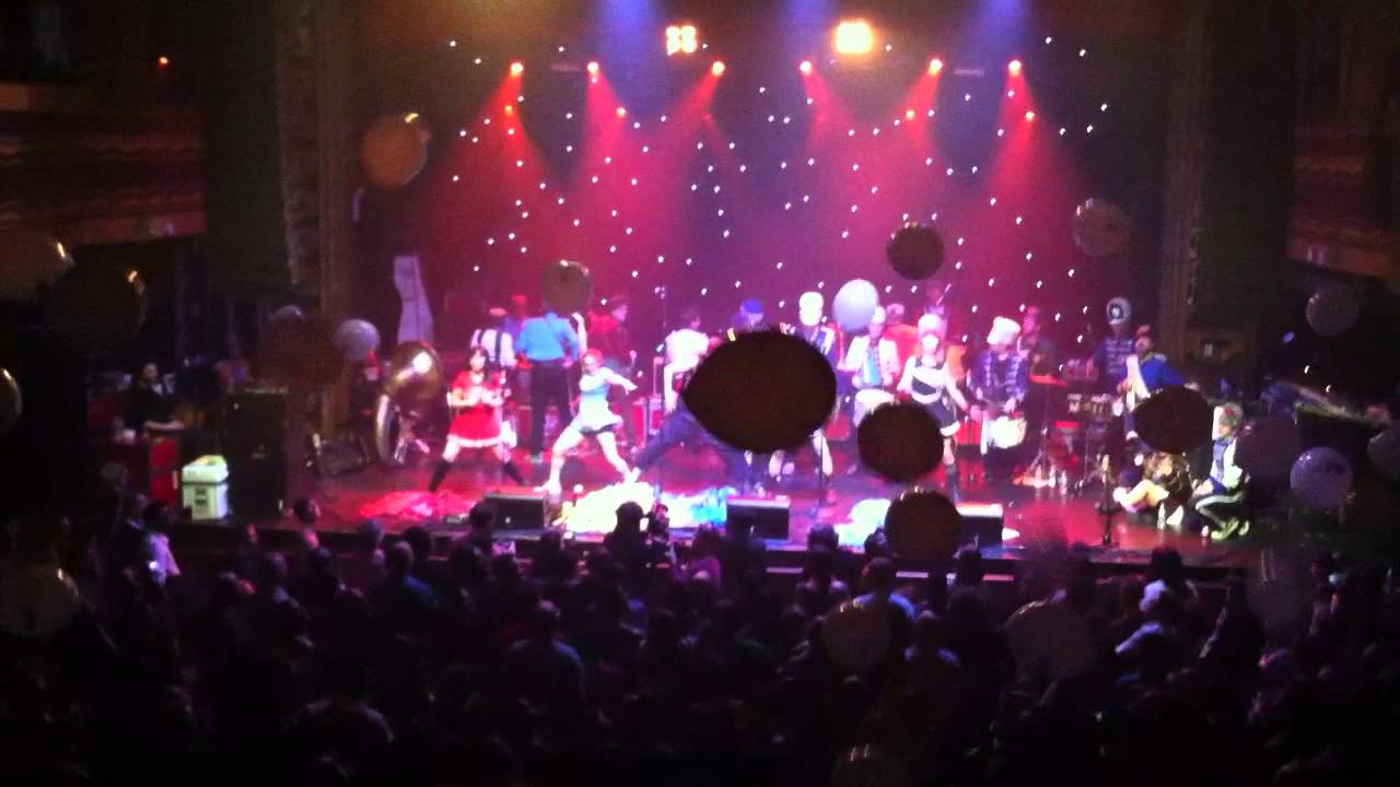 You Have the Right - Mucca Pazza cheer at globalFEST 2013