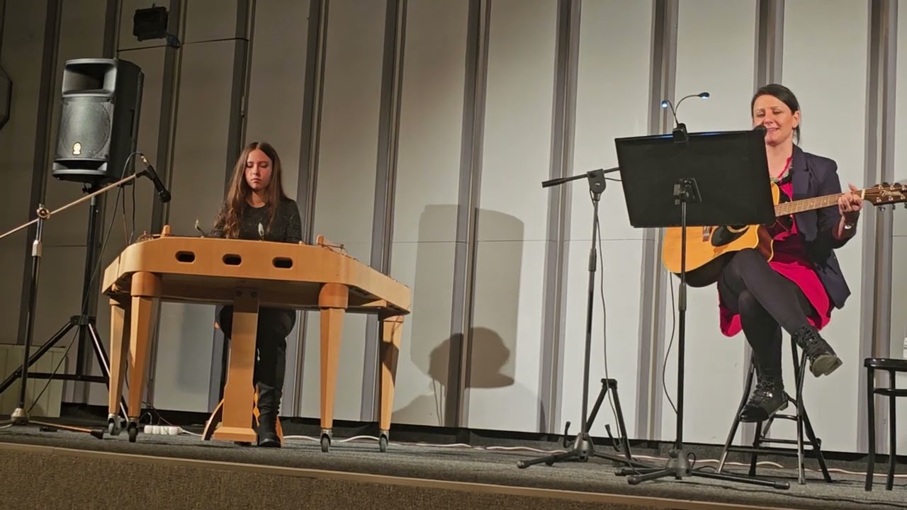 Karel Kryl- Lásko [ cimbal- Nelly Tomčová, spev- Viki Olejárová ]