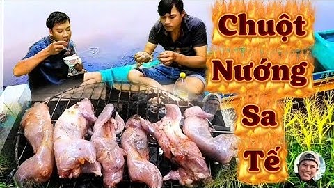 Veldmuizen vangen midden in een rijstveld, onverwachts gegrild met pittige satésaus is zo lekker ...