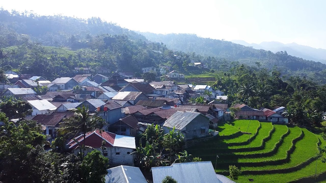 Walking in a beautiful village on top of a mountain||beautiful views ...