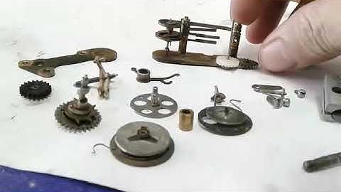 inside Smiths Chronometric Speedometer 01