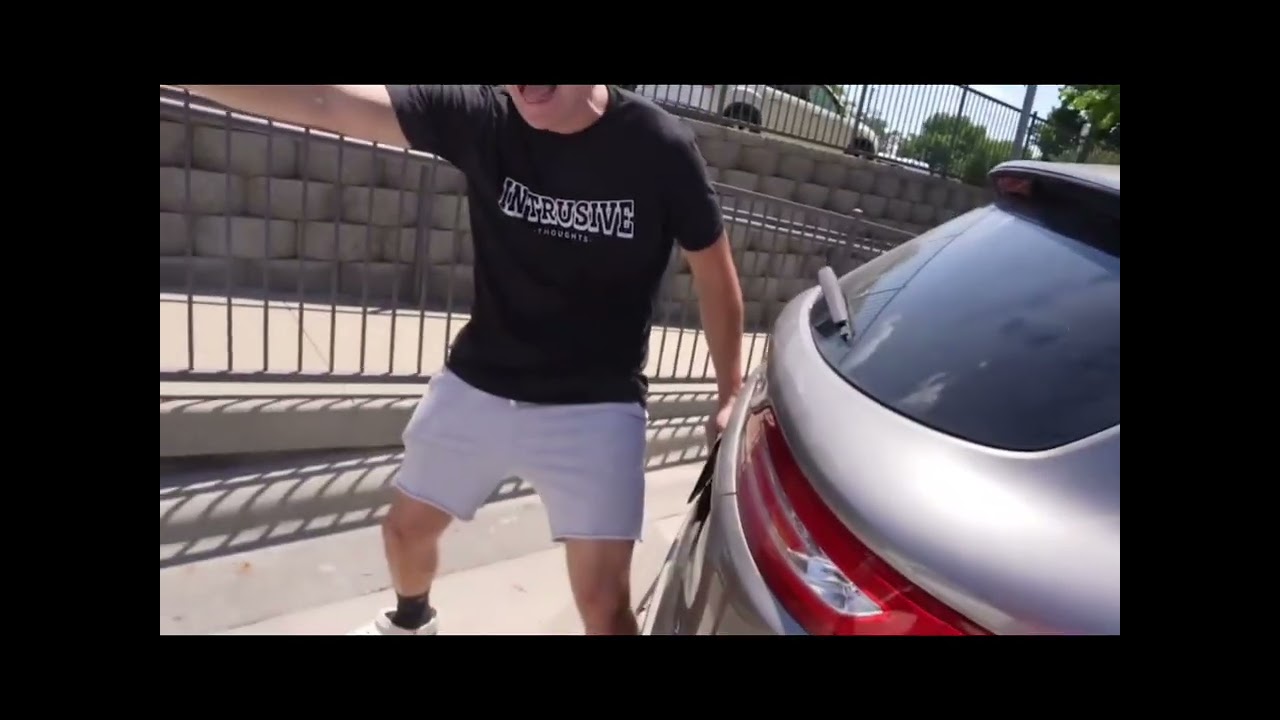 No license plate for you 👺😤 (Full clip) 