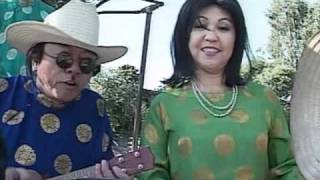 Video thumbnail of "Banh Xe Lang Tu-Christiane Le & Family Love Band"