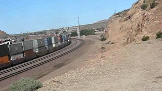 WB BNSF Stack Train Arriving @ Barstow CA.wmv