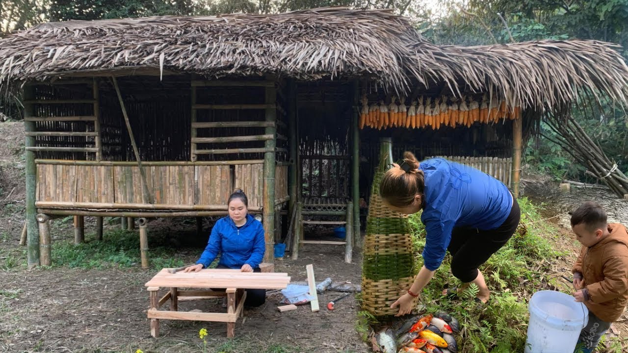 A single mother finished a wooden table - she retracted the bamboo trap ...