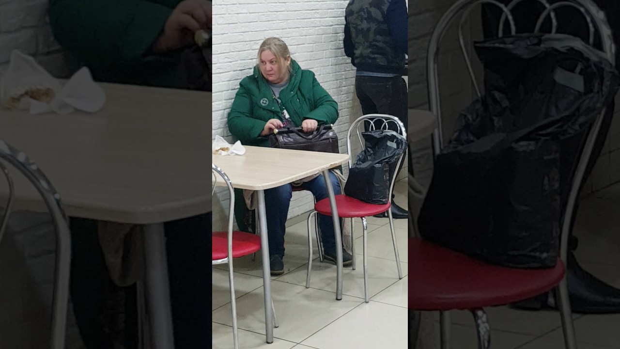 Пьяная баба в машине