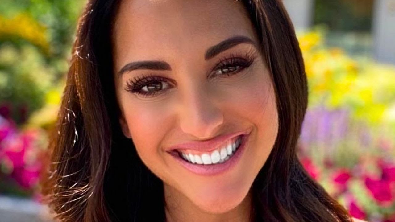 Emily Compagno’s Stunning Figure Takes the Spotlight