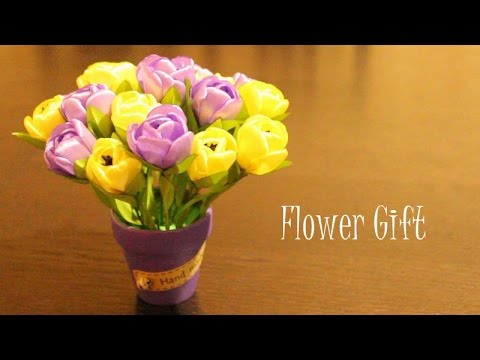Видео как сделать цветы из атласных лент своими руками канзаши