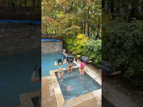 SKIBIDI GIRLS DANCING IN THE POOL😂