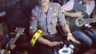 Polisi Bernyanyi