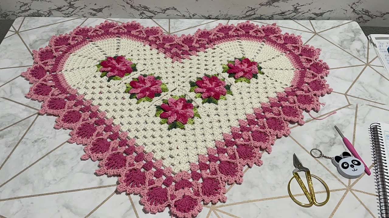 TAPETE  ANA CARLA / TAPETE DE CORAÇÃO COM FLOR CATAVENTO