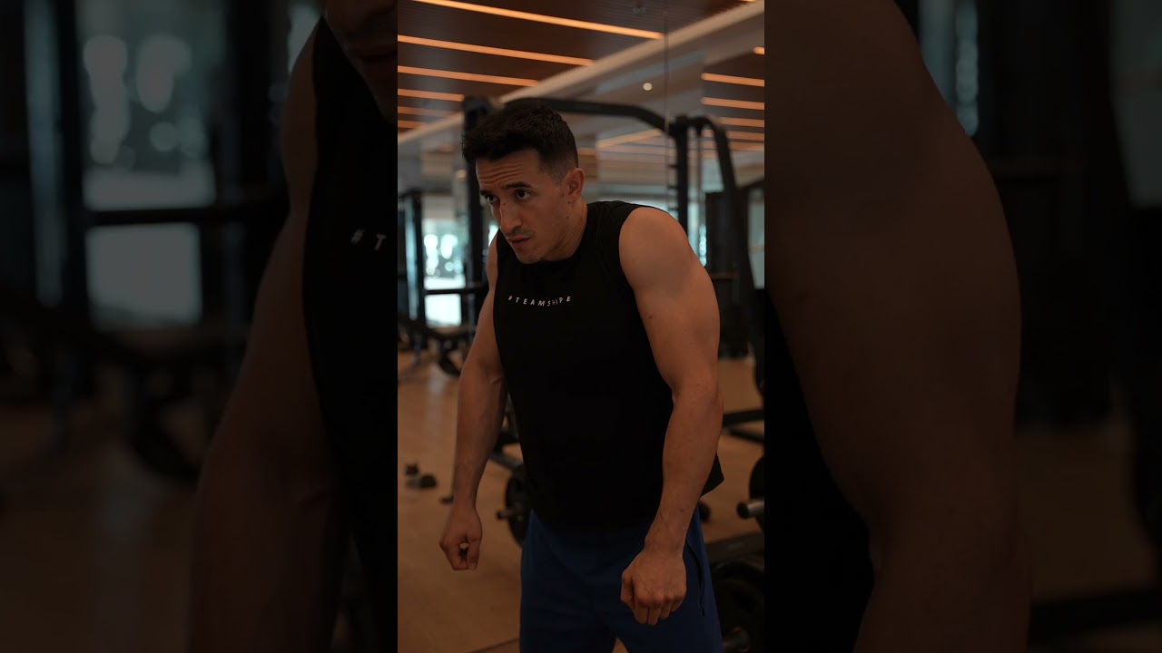 How to Dumbbell Shrugs tutorial !! 😱😱