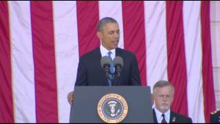 Obama Honors Fallen Soldiers at Arlington