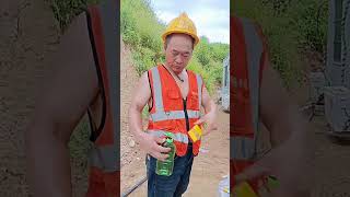 Hot topics: Workers in high temperatures. There is no easy way for people on construction sites