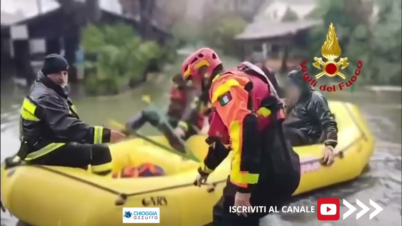 STRADE COME FIUMI, DONNA SALVATA DALL’ELICOTTERO A COSENZA   HD 1080p