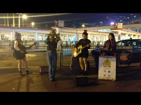 FIESTER 快閃Busking | 葡萄成熟時(Cover) + 原創歌 Before We Fade Away/秋去冬來/徘徘徊徊 @尖沙咀碼頭 (2019.12.25)