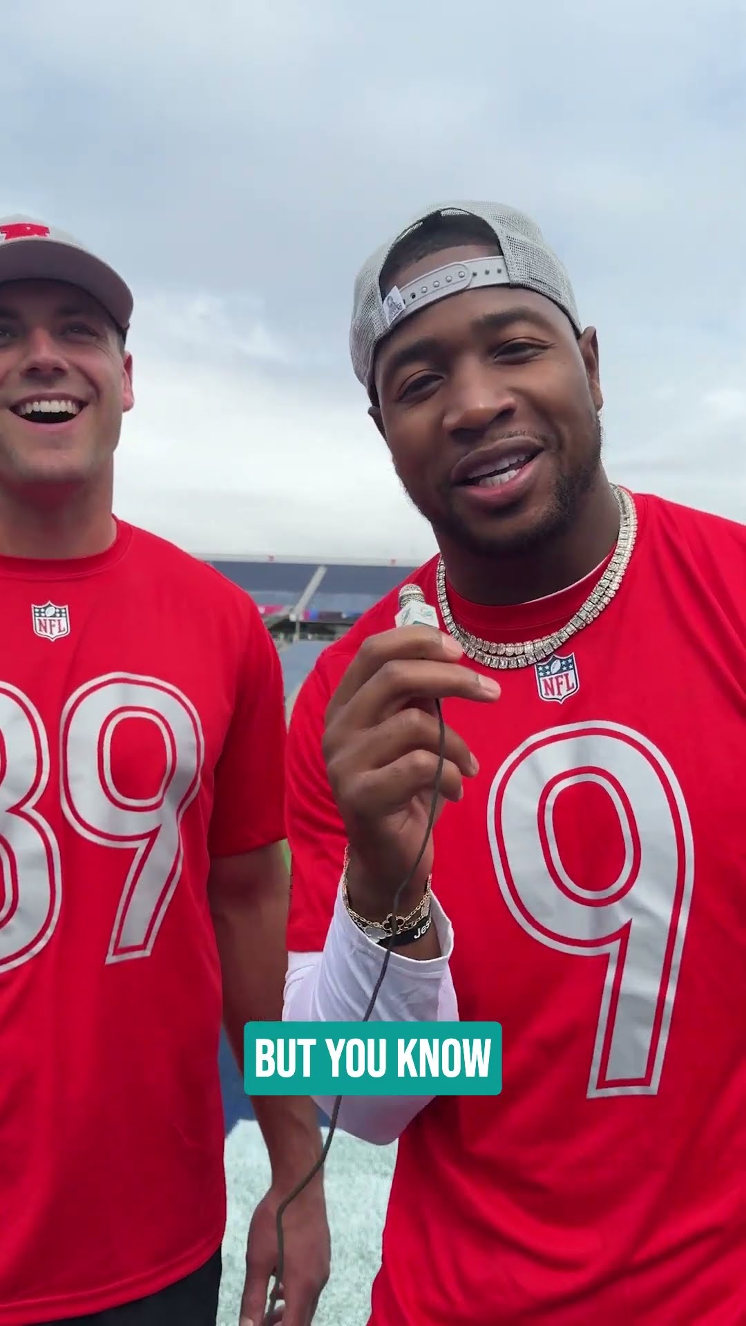 Jonnu put his #ProBowlGames teammates to the test ?