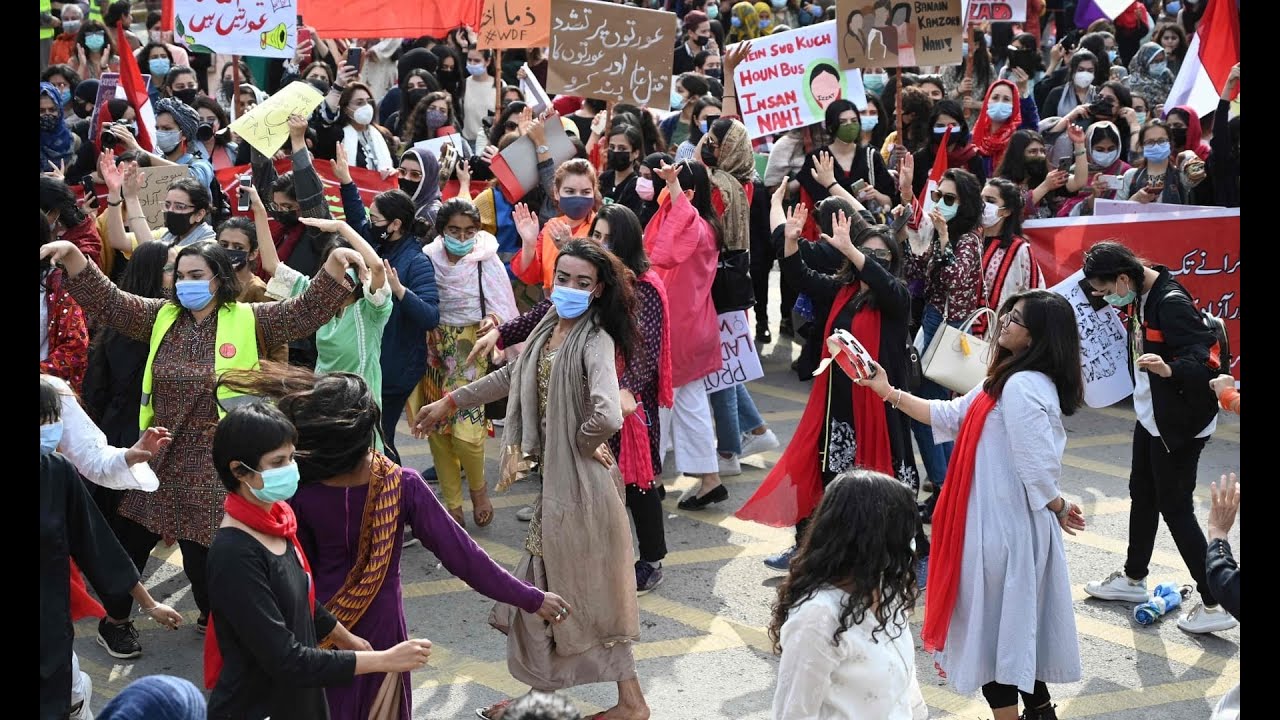 Girls and Boys Dance in Aurat March 2022 | Women's Day