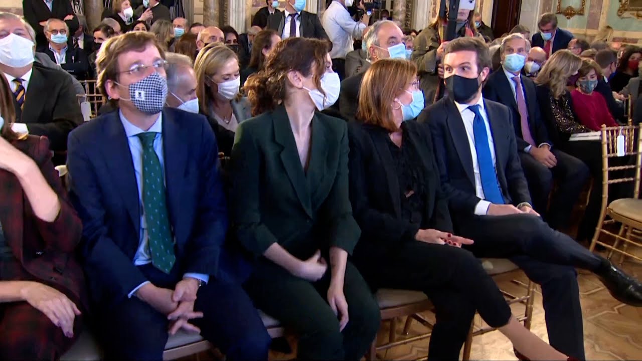 Rajoy logra la 'foto' de Casado y Ayuso en la presentación de su libro ...