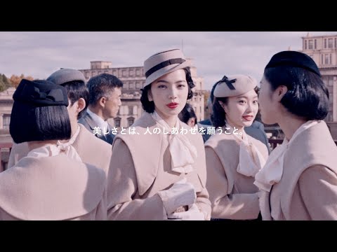 小松菜奈、昭和初期の最先端・パーマネント＆細身ワンピスタイル！　資生堂150周年CM