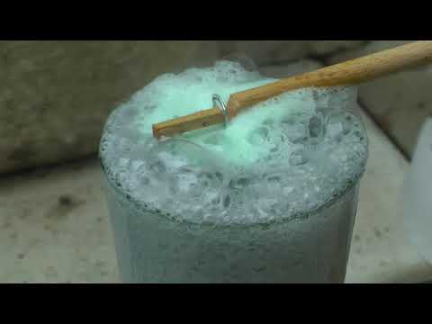 Dipping a drink can in hydrochloric acid