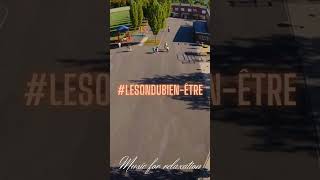 École au loin & vent doux