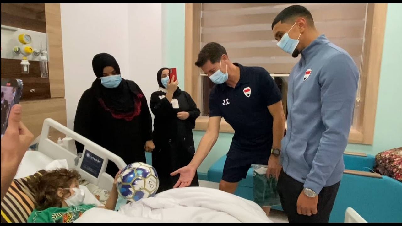 Аднан Дарджал и Юнис Махмуд в сопровождении Касаса и игроков национальной сборной посетили больни...