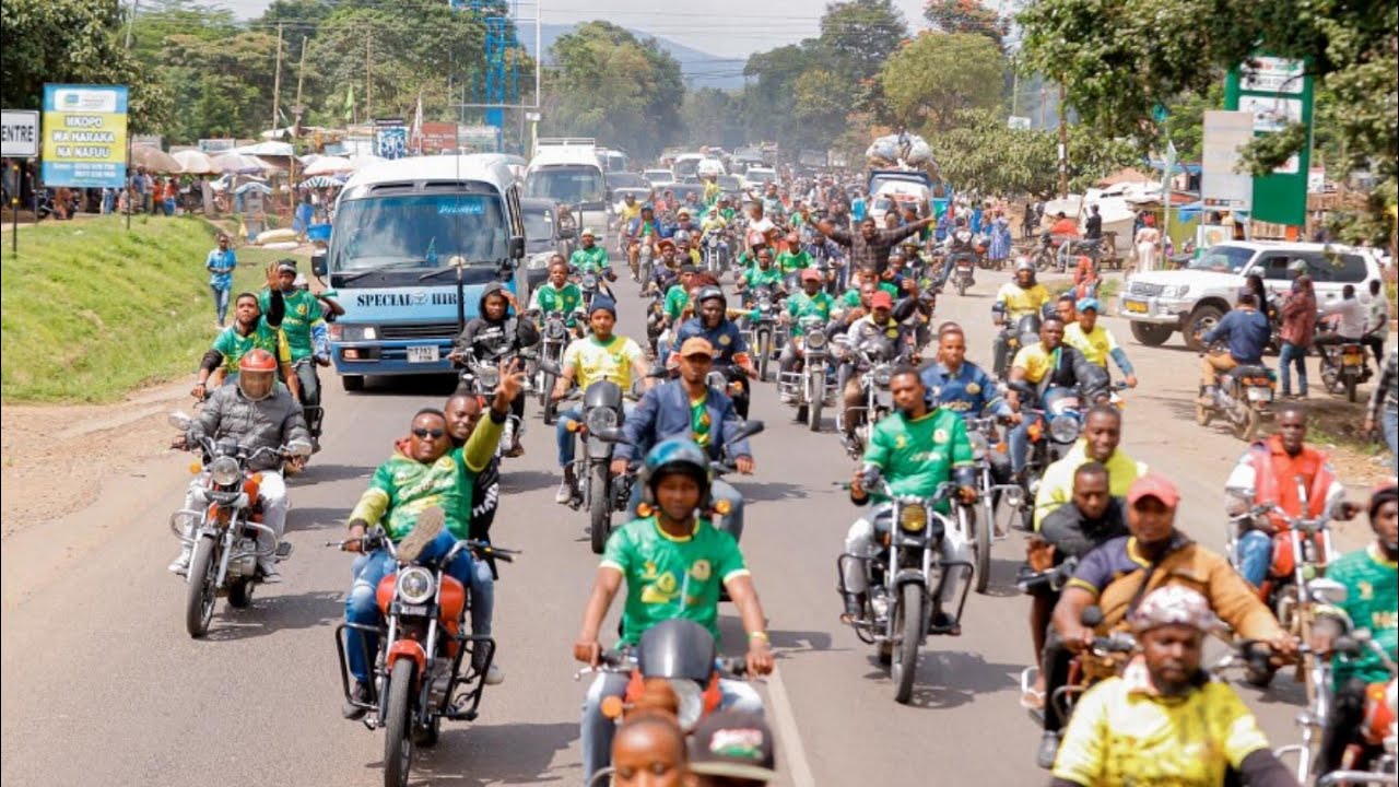 BARABARA ZAFUNGWA/ SHUHUDIA MAFURIKO YA WANANCHI ARUSHA WAKIWAPOKEA MABINGWA YANGA